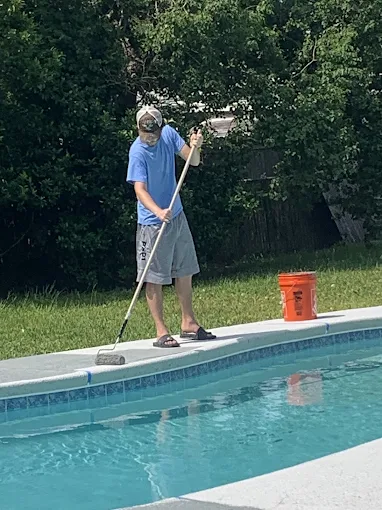 Jacksonville pool deck painters applying non-slip coating